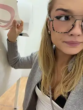 Nicoleevien - XL Plug my ass! 😏💦LT=VIDEO🎁