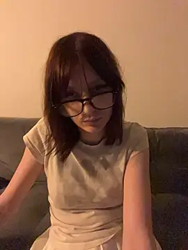 YankiGirl - Twist my nipples
