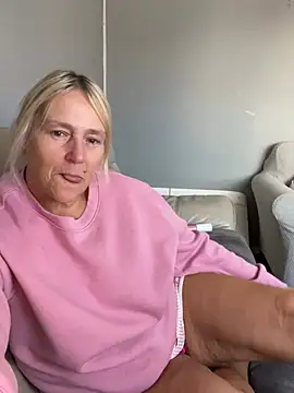 Blondnboujee53 - Rub pussy