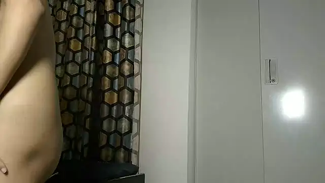 Onibaddiee - INSERT VIBRATER IN PUSSY