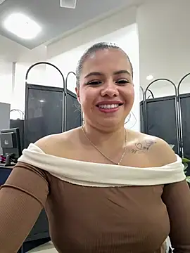 Ariana-07 - Diamond plug for my ass