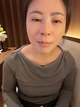 YaoYao8888 - 给哥哥们脱掉内裤直播2分钟