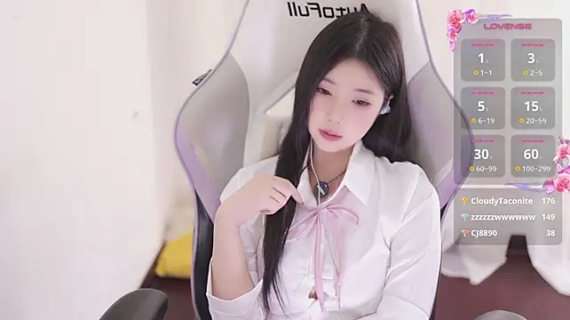 Kitty_baby77 - 完成任务 无内M腿5分钟 最后一个完成可控制小粉5分钟