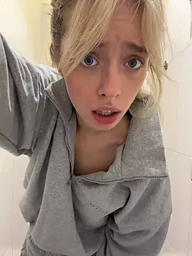PollyLolly - up my top + boobs out 10 sec WC MEN