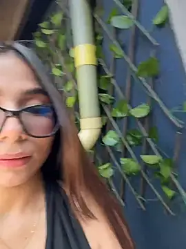 Amira_cute2 - Control toy 7 min +Make me wet