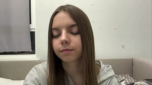LisaPorse - Show collorbones + show tongue