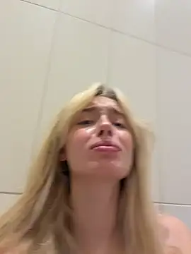 PollyLolly - take off bra + squeeze boobs MEN WC
