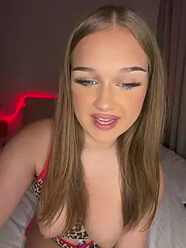 Hannah-2007 - Auf Titten spucken und nippel drücken😈