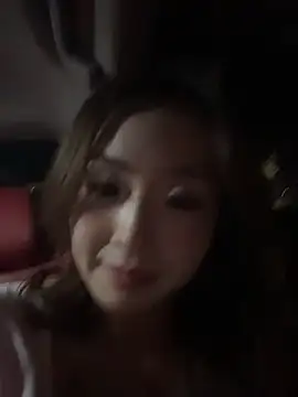 Yomi009 - 小酒馆跟闺蜜激情舌吻💋