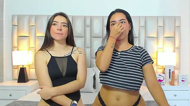 Paola_katy_dicks - SHOW SCISSORS