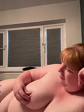 Curvy-GingeXX - Tit wank with oil