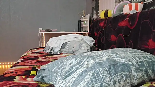 YunLettinga - see my cute little legs ^^