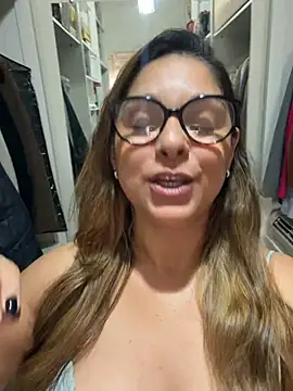 Mariiii_morena - Peladinha e mostrando por 3 minutos