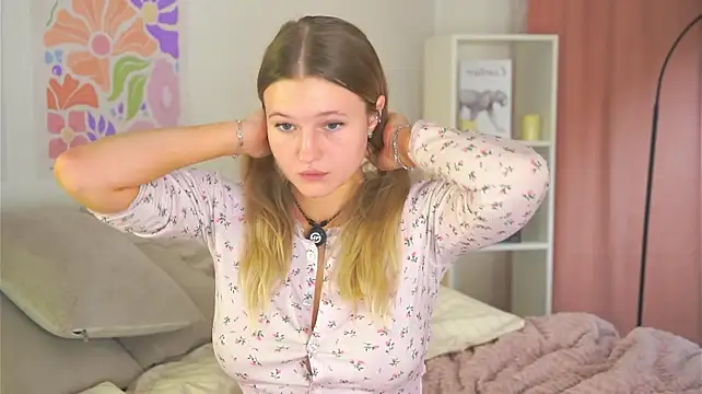 MaydaFoulk - Danger tease with my panties