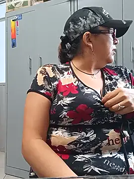 Tonhermosa - 💦Squirt en mi trabajo 💦🍻