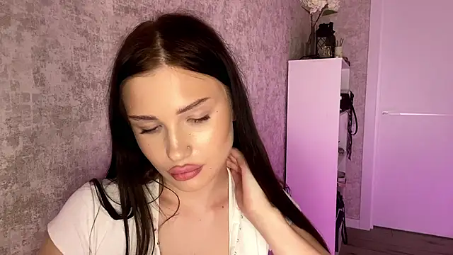 ShantellBuhrman - squeeze my nipples under my top