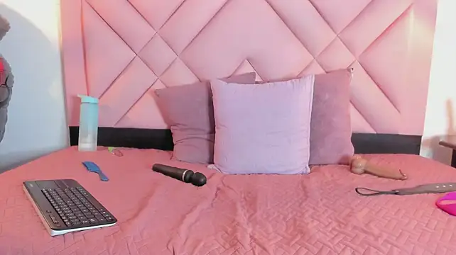 Caroline_daring - spank my pussy x 5