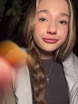 Milaa_sun - take off top+open door PUBLIC WC 🚽