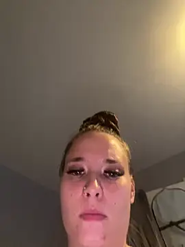 Poppylooloo - Flash cleavage