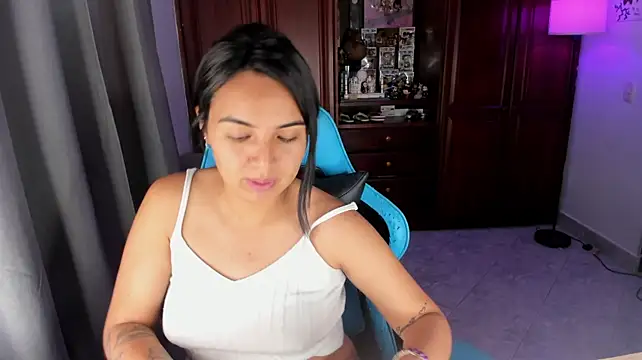 AmberWolf_ - flash boobs