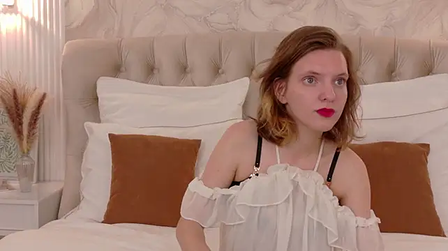 JessieButler - Show feet close to cam