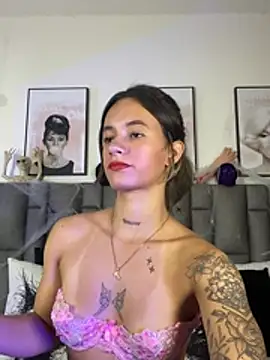 JuliaColemann - Flash perfect boobs 🍒