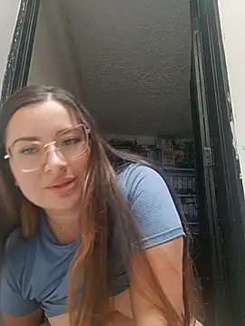 LunaDiaz999 - Remove panties for 5 minutes.