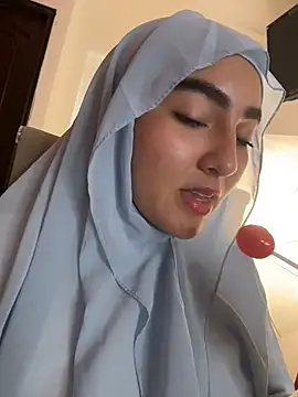 Malika_Noor - 1 finger ass