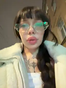 Babydolll - MASSAGE TITS+TONGUE OUT IN FULLY TRAM🚃