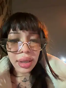 Babydolll - MASSAGE TITS+TONGUE OUT IN FULLY TRAM🚃
