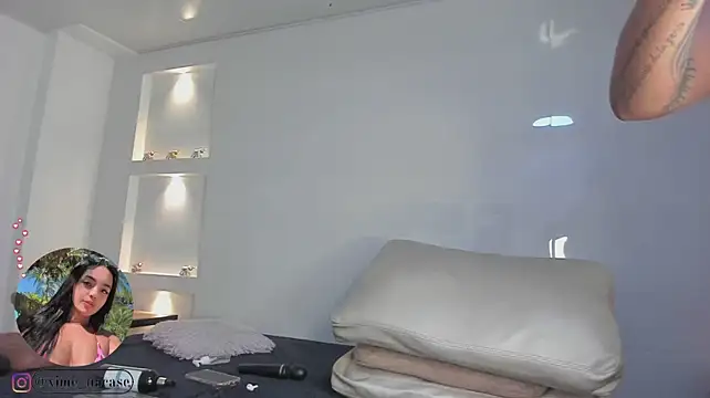 Ximena_case - Stimulate my ass and vibrate hard🍑