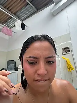 MeggyMae_ - powerful stream of water on pussy