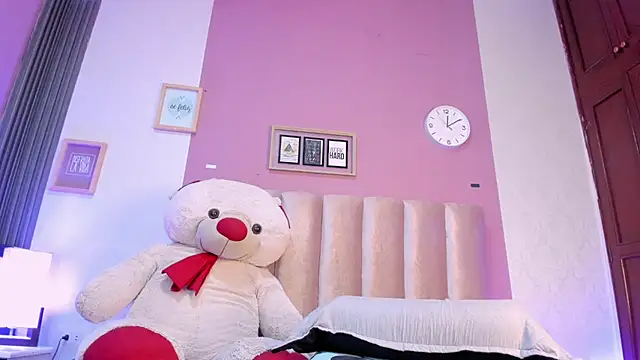 AGATHA_BRUNNETT - 2 fingers on my ass