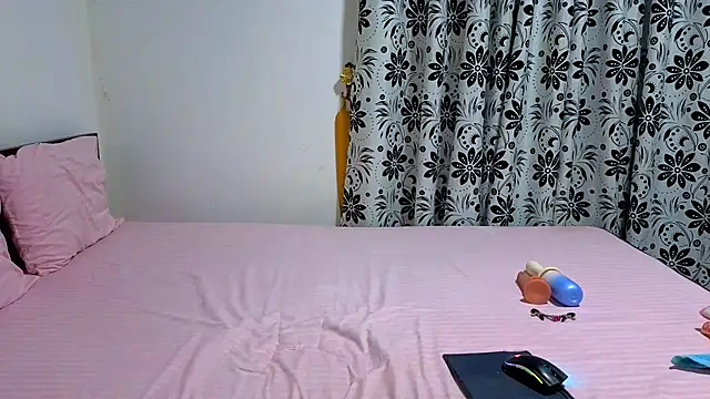 Tatoo_girl - pussy show