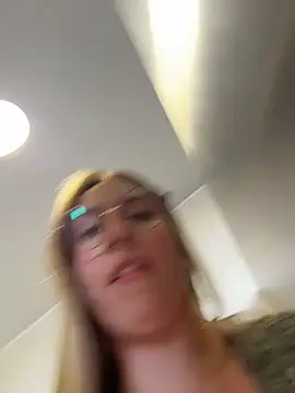 Sarah_honey__ - Pinch my tits