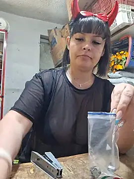 Isa_bella95 - Full naked in store