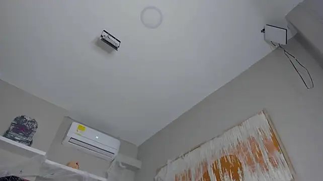 Zoe_Lips - finger ass + spanks ass
