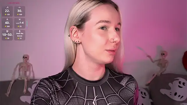 RanyThomson - SHOW BOOBS