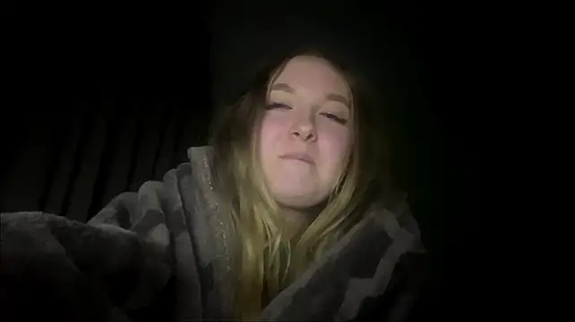 Mayafleurr - Kiss close to cam