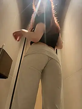 SaintMaya - Twerking without panties🍓💕