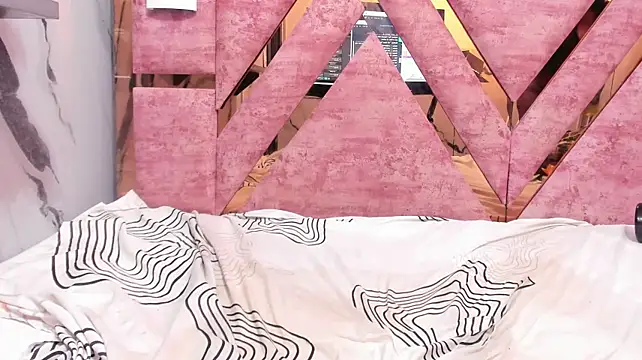 Mia_alvares