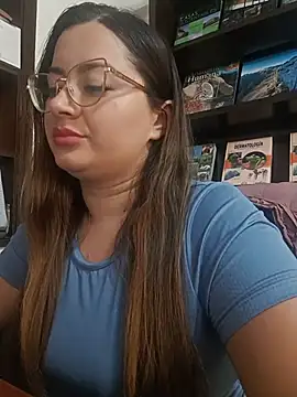 LunaDiaz999 - Remove panties for 5 minutes.
