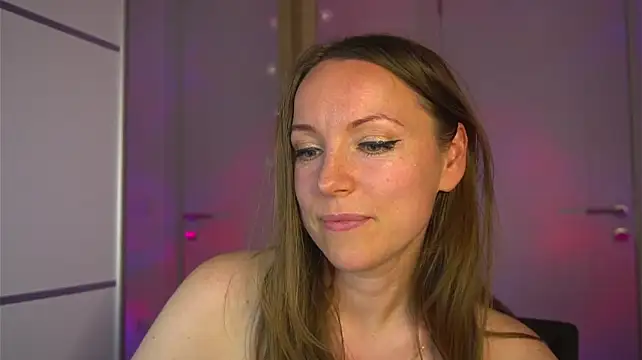 Cocosweetty - Naked for 10 min