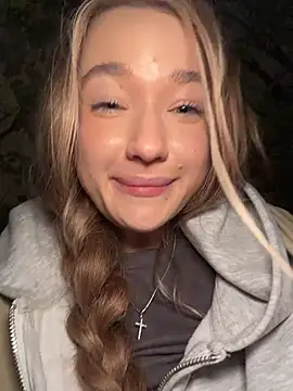 Milaa_sun - off panties+fingering pussy in street 💦