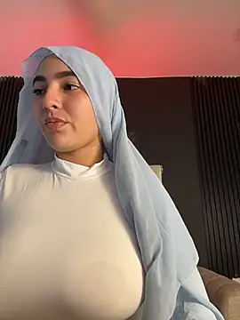 Malika_Noor - 1 finger ass
