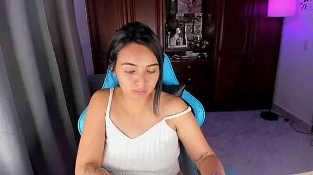AmberWolf_ - flash boobs