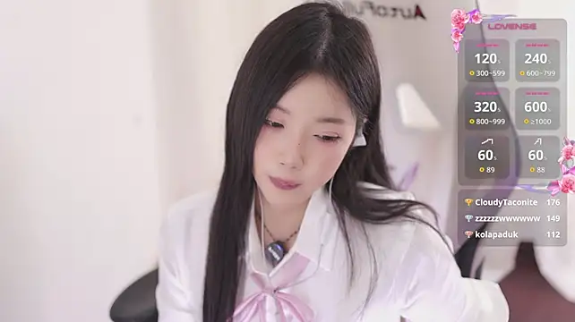 Kitty_baby77 - 完成任务 无内M腿5分钟 最后一个完成可控制小粉5分钟