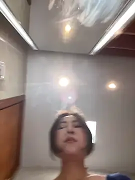 Eva10069 - 小酒馆全裸上半身甩奶👄