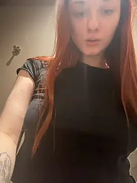 SaintMaya - Twerking without panties🍓💕