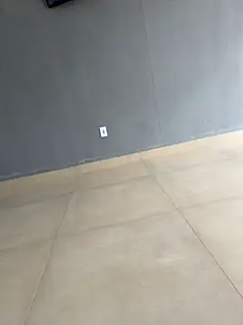 Angel_preta - Acariciar peitos na barbearia